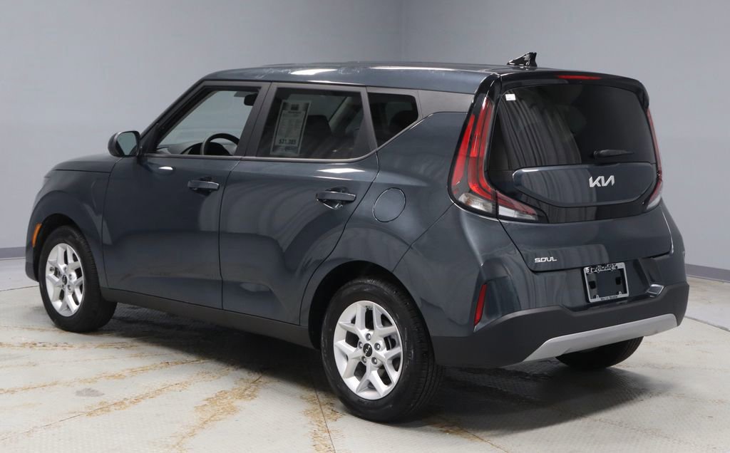 Used 2025 Kia Soul LX w/ LX Technology Package image 3