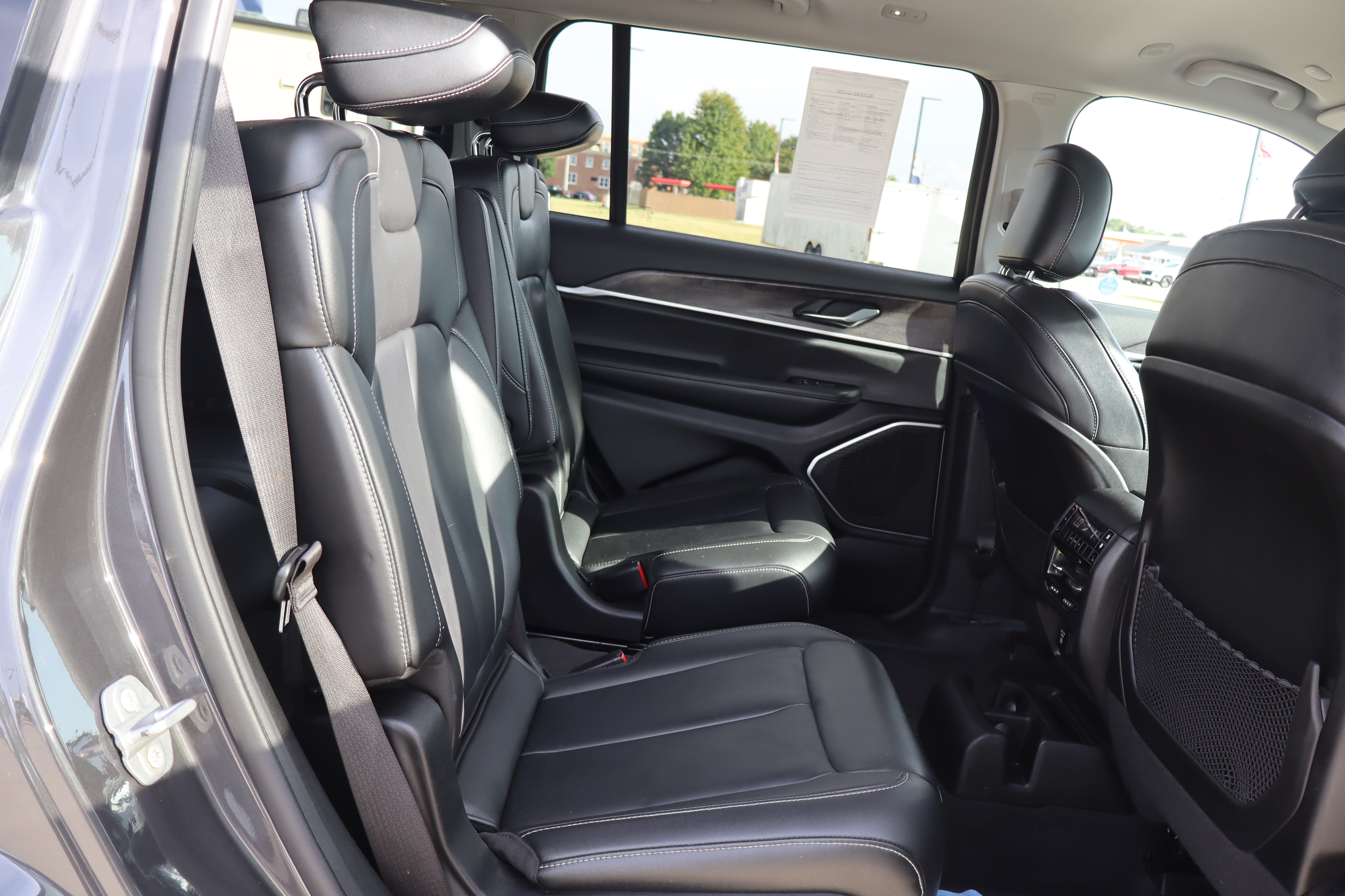 Used 2021 Jeep Grand Cherokee L Limited AWD/4WD image 13