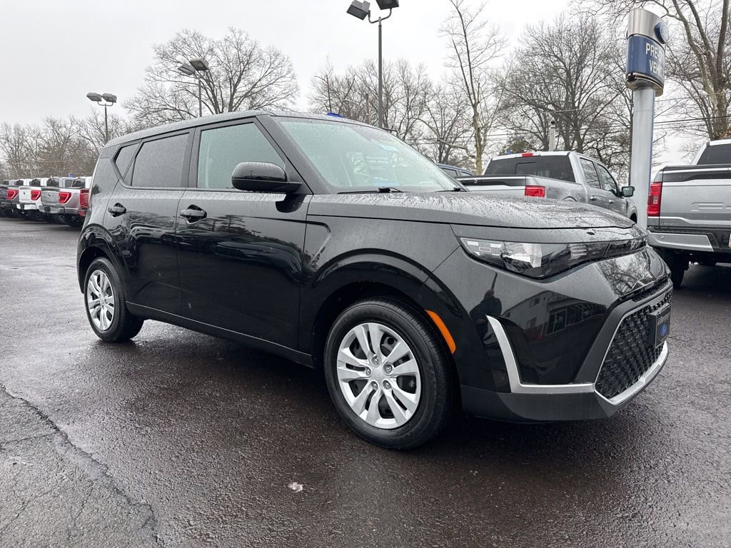 Used 2023 Kia Soul LX FWD image 3