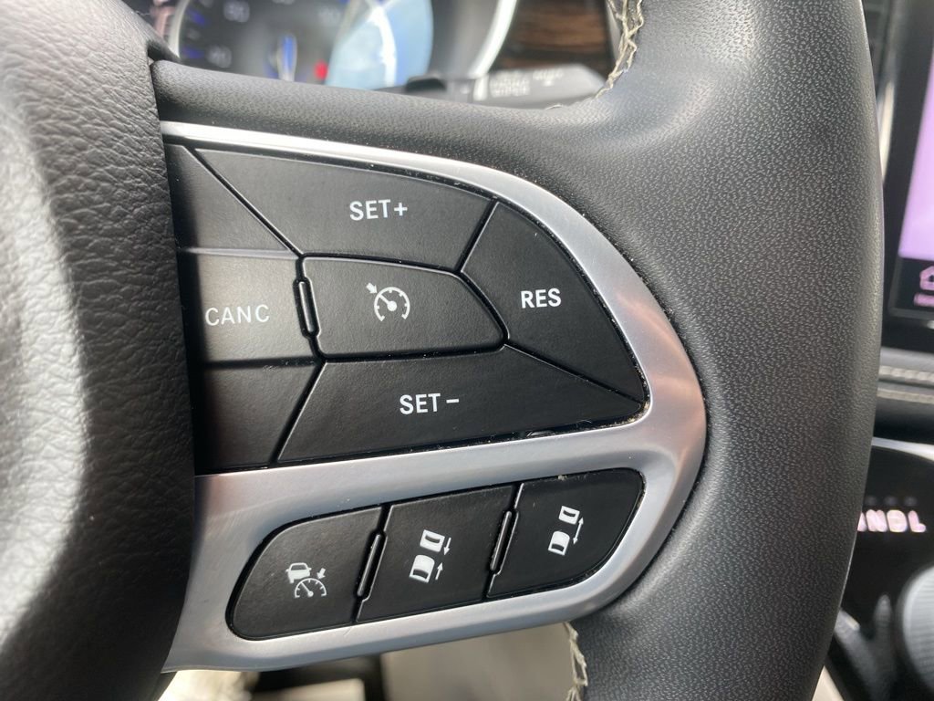 Used 2022 Chrysler Pacifica Limited image 26