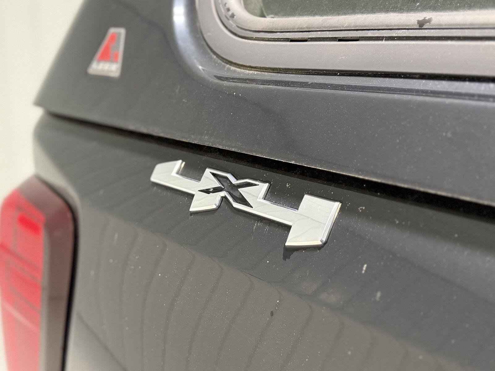 Used 2020 GMC Sierra 1500 SLE w/ SLE Value Package image 32