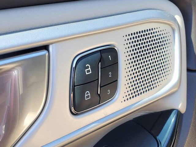 Certified 2022 Ford Explorer Platinum w/ Equipment Group 601A AWD/4WD image 9