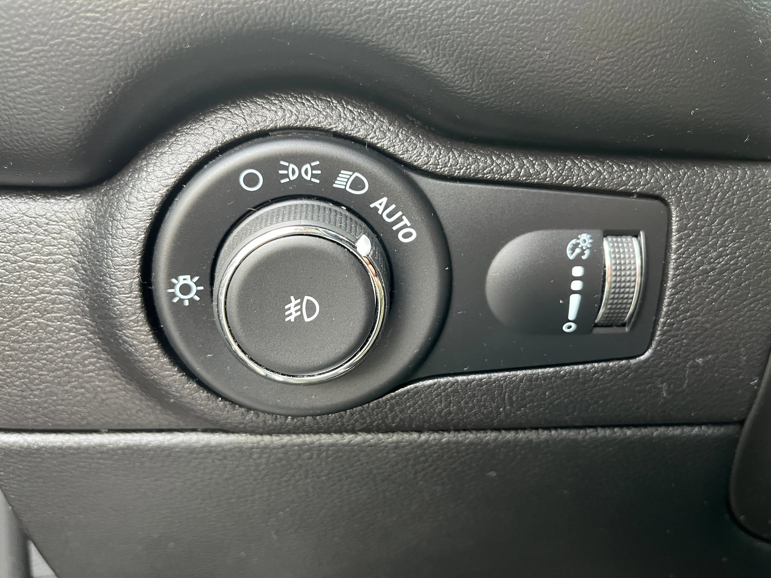 Used 2021 Dodge Durango R/T w/ Blacktop Package AWD/4WD image 21