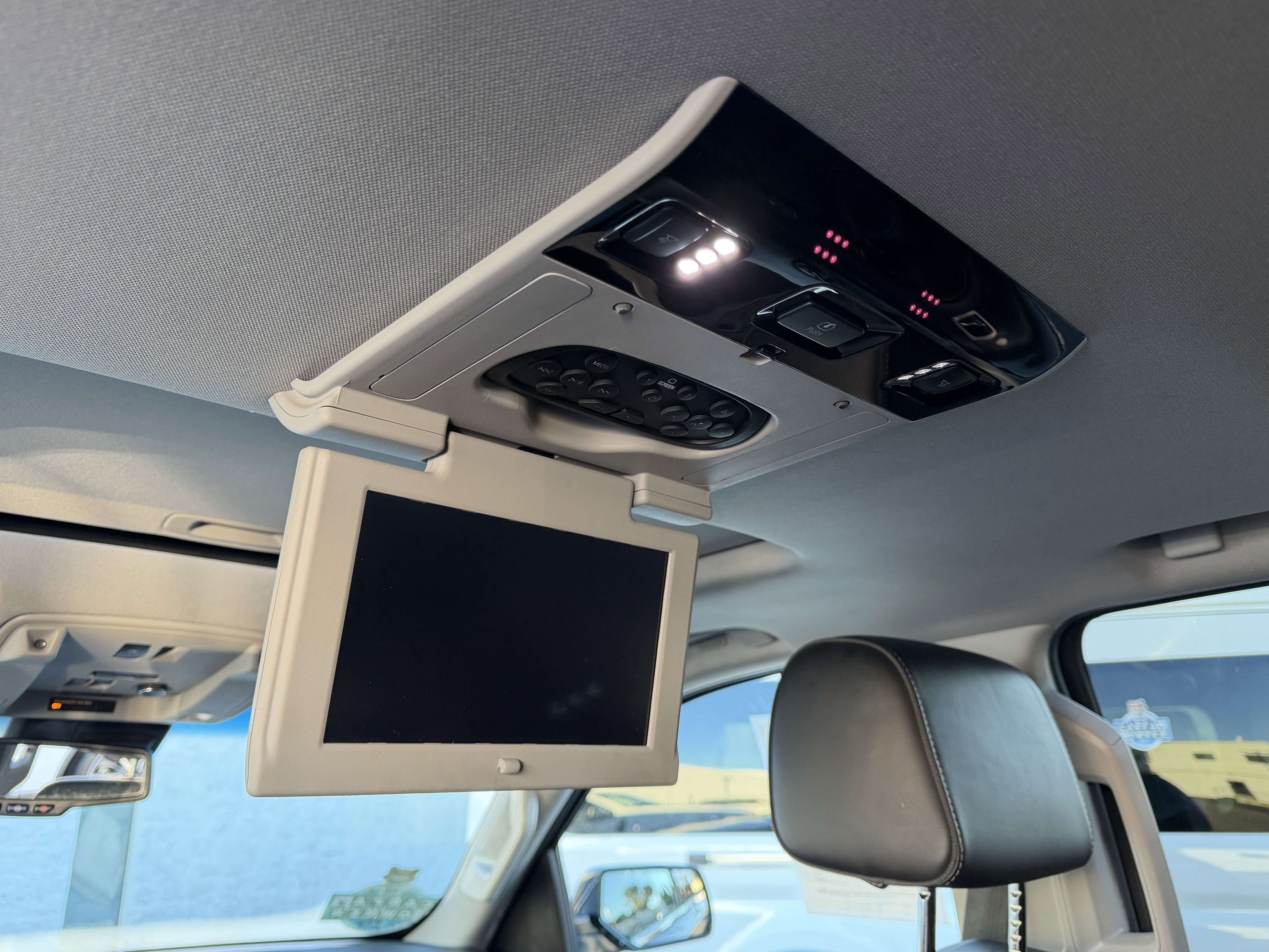 Used 2018 GMC Yukon Denali w/ Denali Ultimate Package image 18