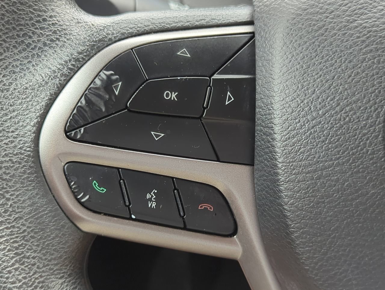 Used 2020 Jeep Cherokee Latitude FWD image 21