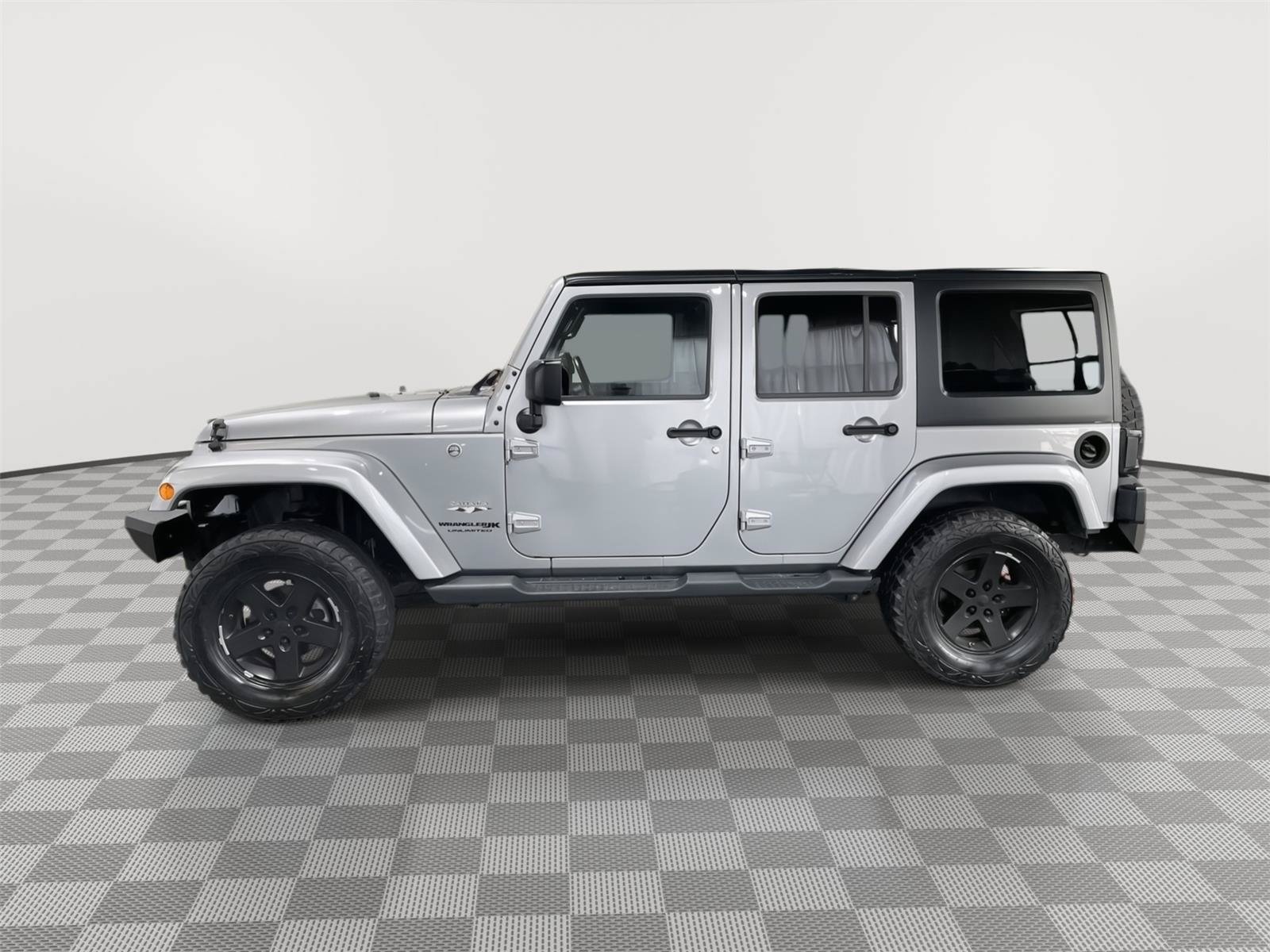 Used 2018 Jeep Wrangler Unlimited Sahara AWD/4WD image 2