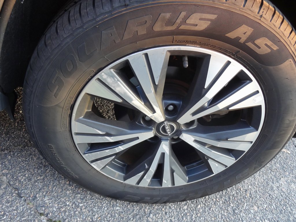 Used 2022 Nissan Rogue SV image 11