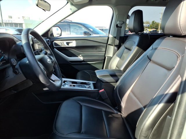 Certified 2023 Ford Explorer XLT w/ Equipment Group 202A image 25