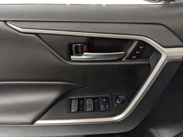 Used 2022 Toyota RAV4 XLE Premium image 18