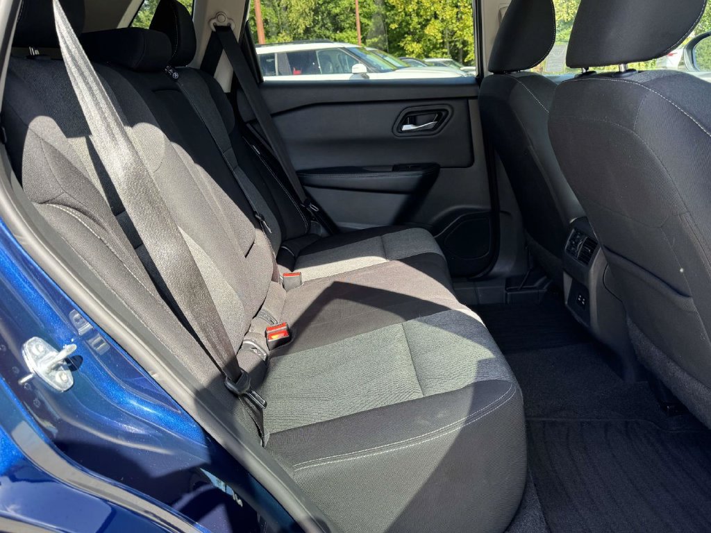 Used 2025 Nissan Rogue SV FWD image 16