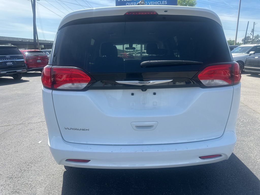 Used 2022 Chrysler Voyager LX FWD image 8