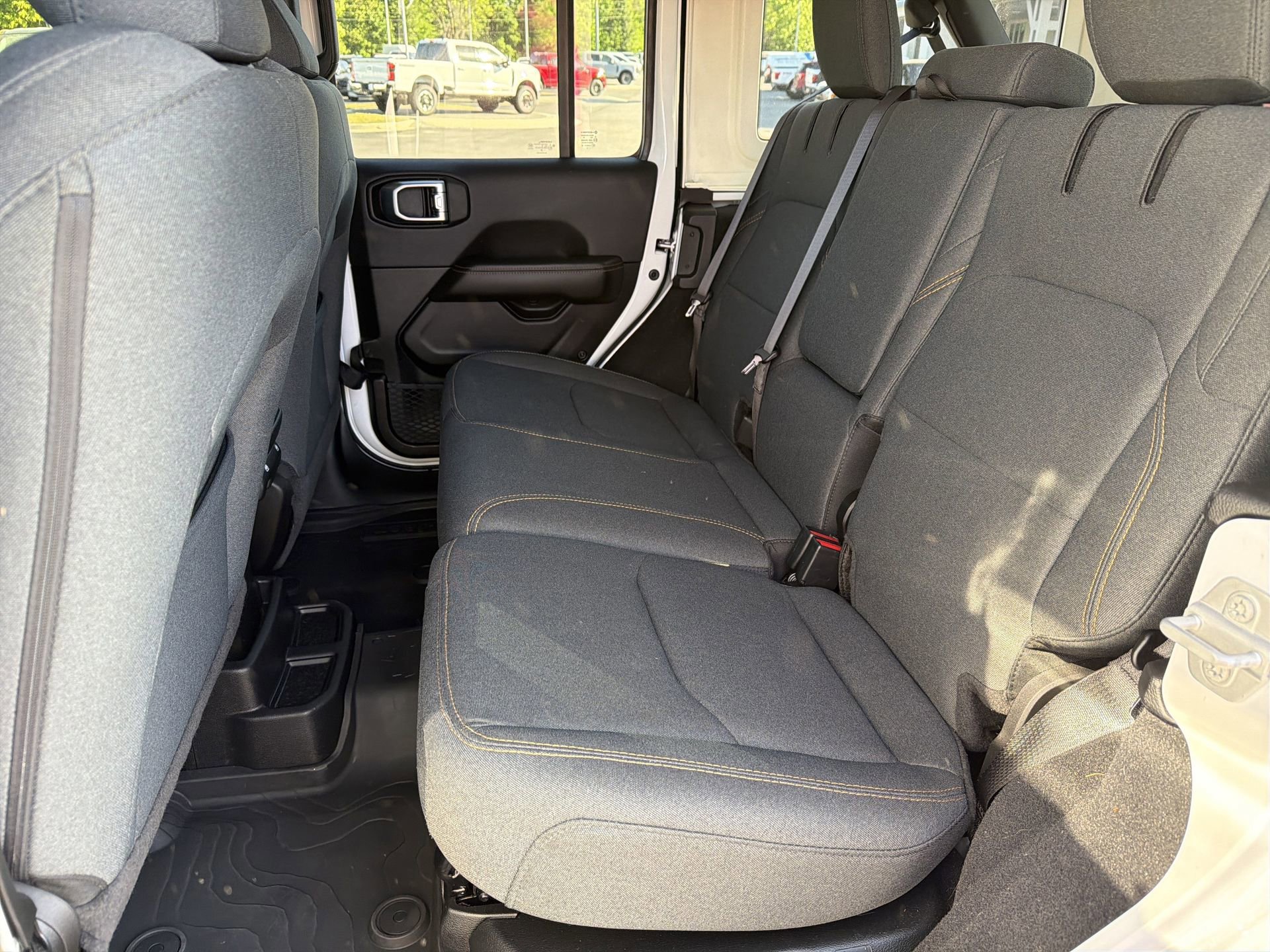Used 2025 Jeep Wrangler Unlimited Sahara AWD/4WD image 29