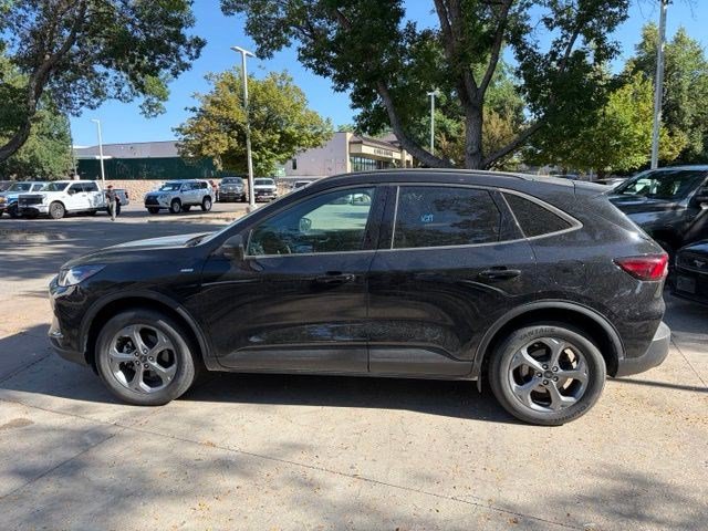 Certified 2025 Ford Escape ST-Line AWD/4WD image 3