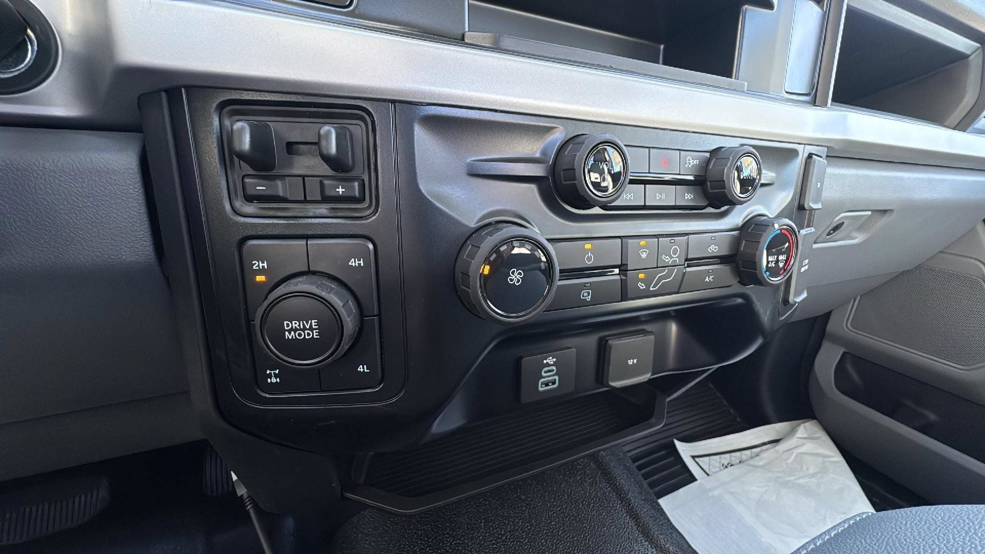 Certified 2025 Ford F350 XL w/ XL Off-Road Package AWD/4WD image 25