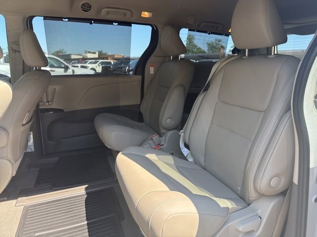 Used 2020 Toyota Sienna XLE Premium FWD image 11
