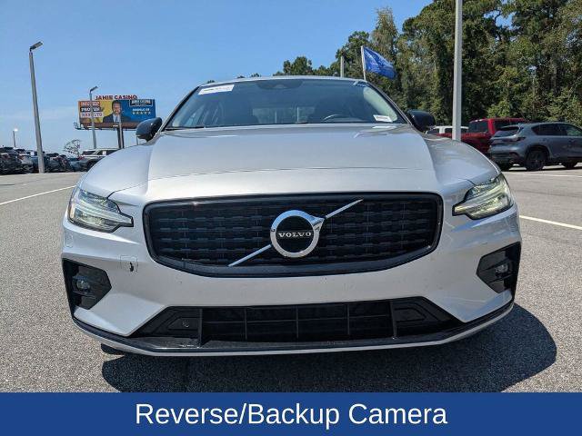 Used 2022 Volvo S60 B5 Momentum w/ Premium Package FWD image 5