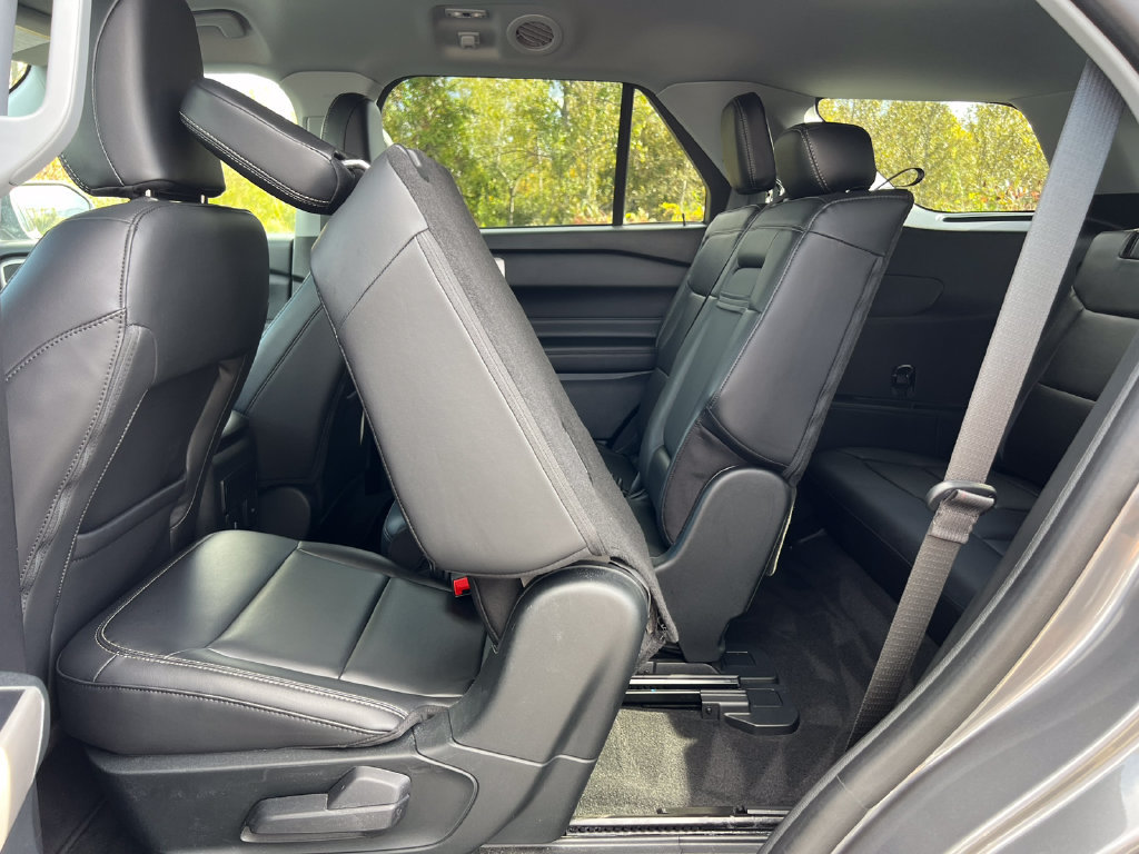 Certified 2023 Ford Explorer XLT w/ Equipment Group 202A AWD/4WD image 5