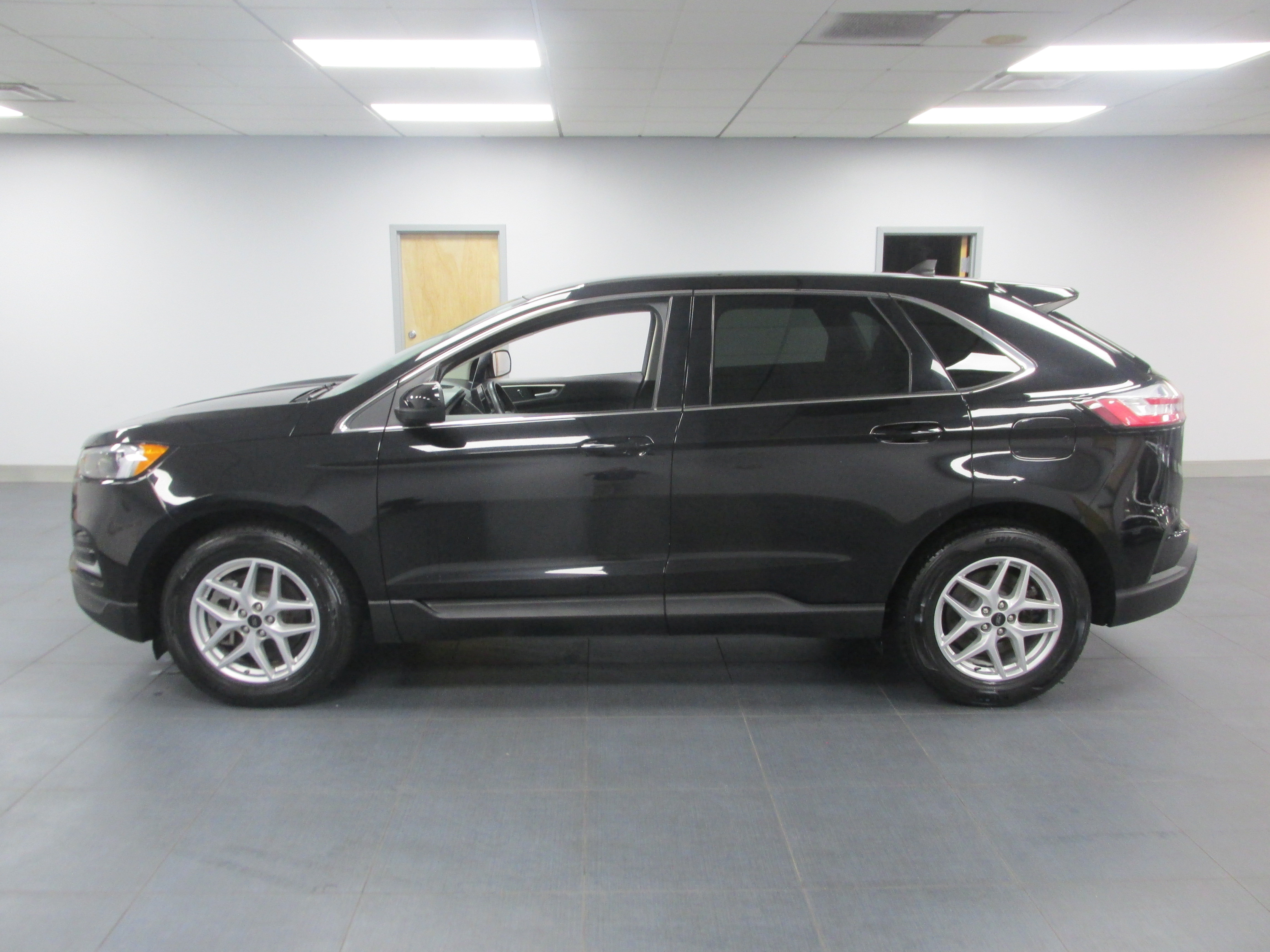 Certified 2024 Ford Edge SEL AWD/4WD image 8