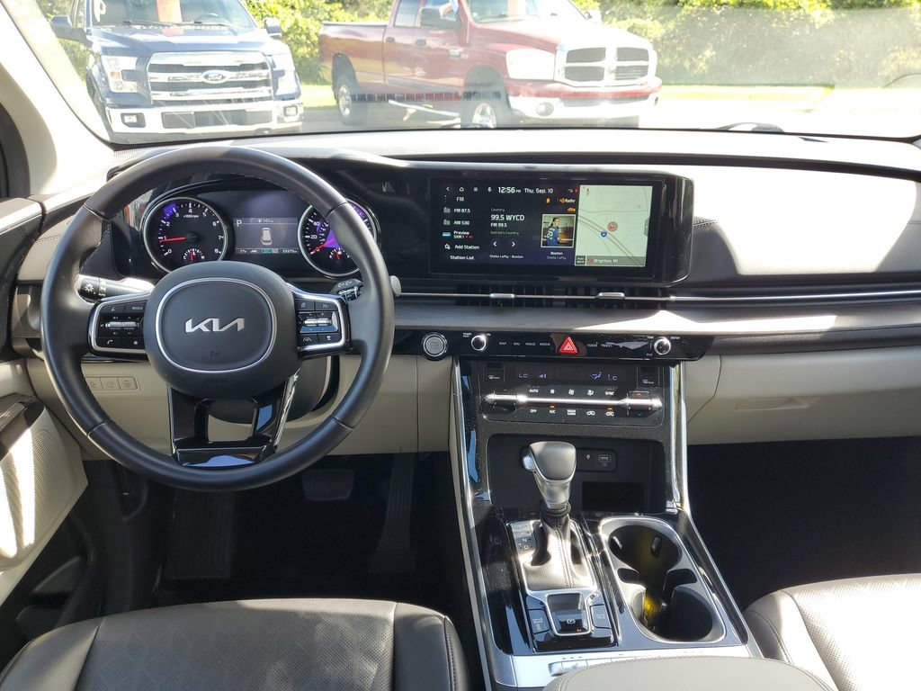 Used 2024 Kia Carnival EX FWD image 18