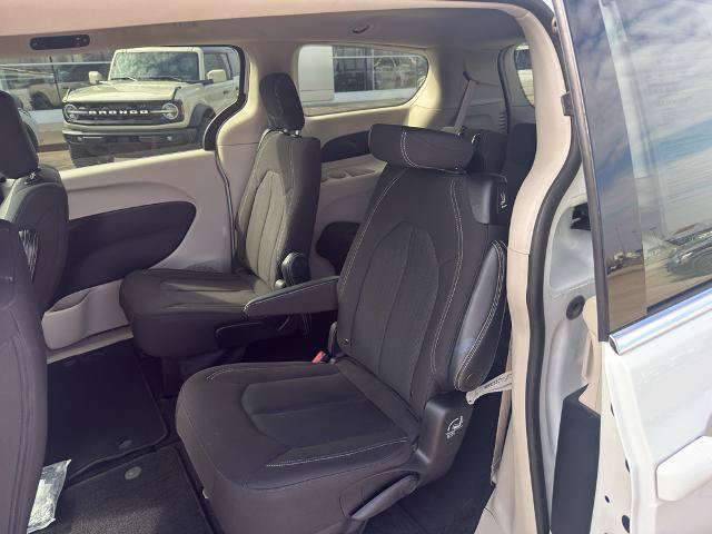 Used 2023 Chrysler Voyager LX FWD image 10