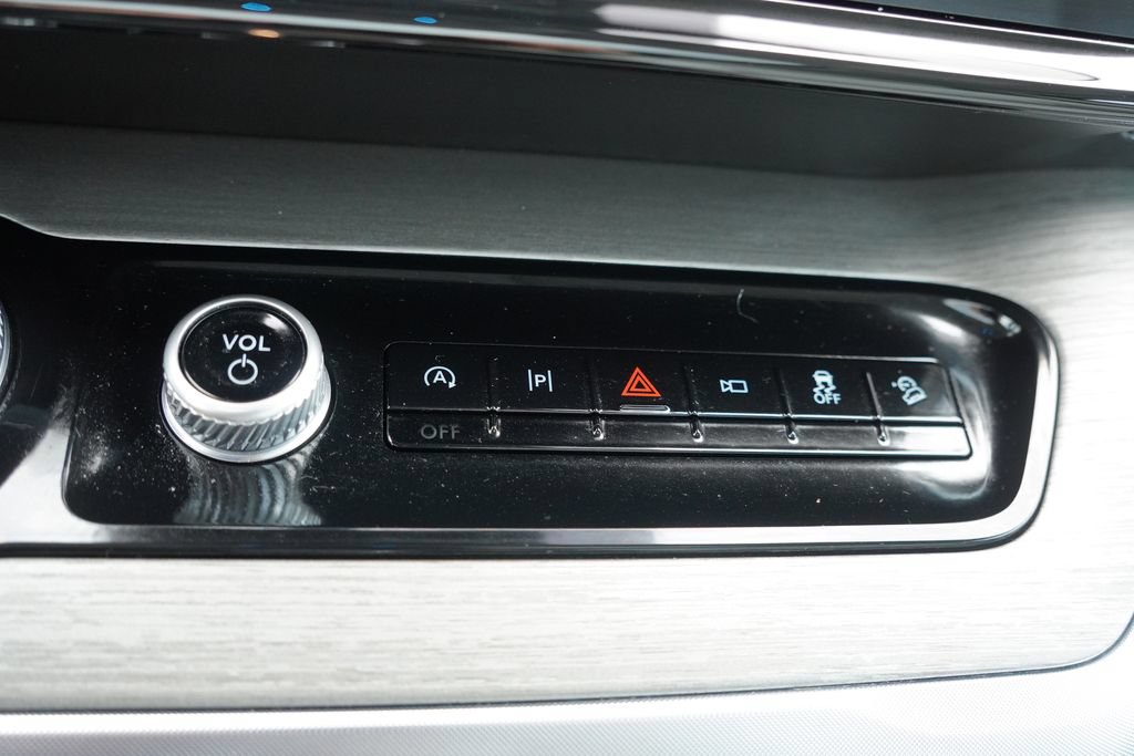 Certified 2025 Ford Expedition Max Platinum w/ Driver's Package AWD/4WD image 34