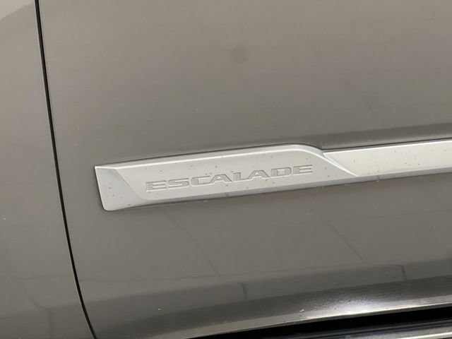 Used 2017 Cadillac Escalade Platinum AWD/4WD image 7