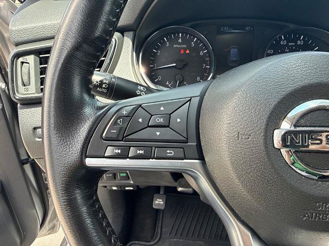 Used 2017 Nissan Rogue SV FWD image 16