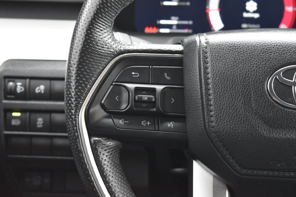 Used 2024 Toyota Tacoma TRD Off-Road AWD/4WD image 15