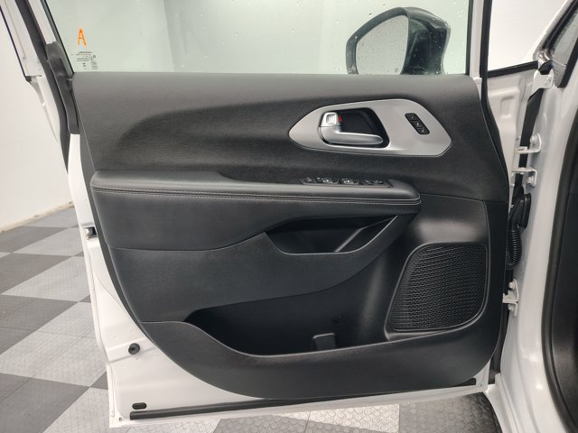 Used 2026 Chrysler Pacifica Limited w/ S Appearance Package FWD image 20