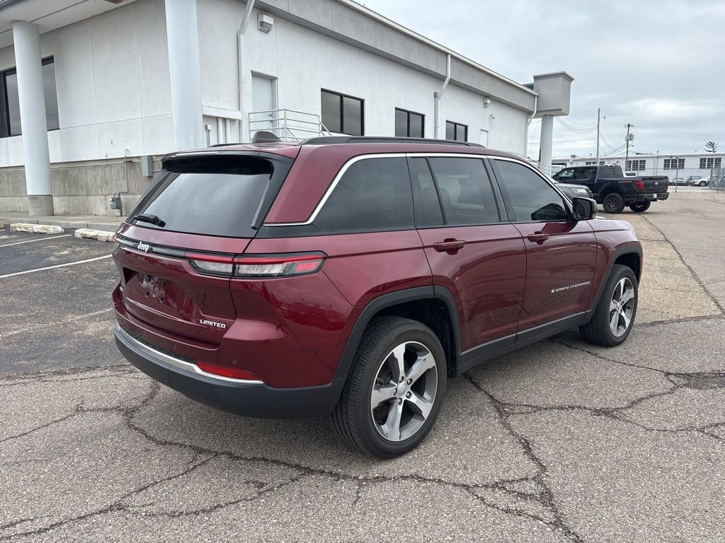 Used 2024 Jeep Grand Cherokee Limited image 4