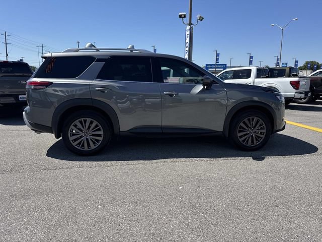 Used 2023 Nissan Pathfinder SL w/ SL Premium Package FWD image 4