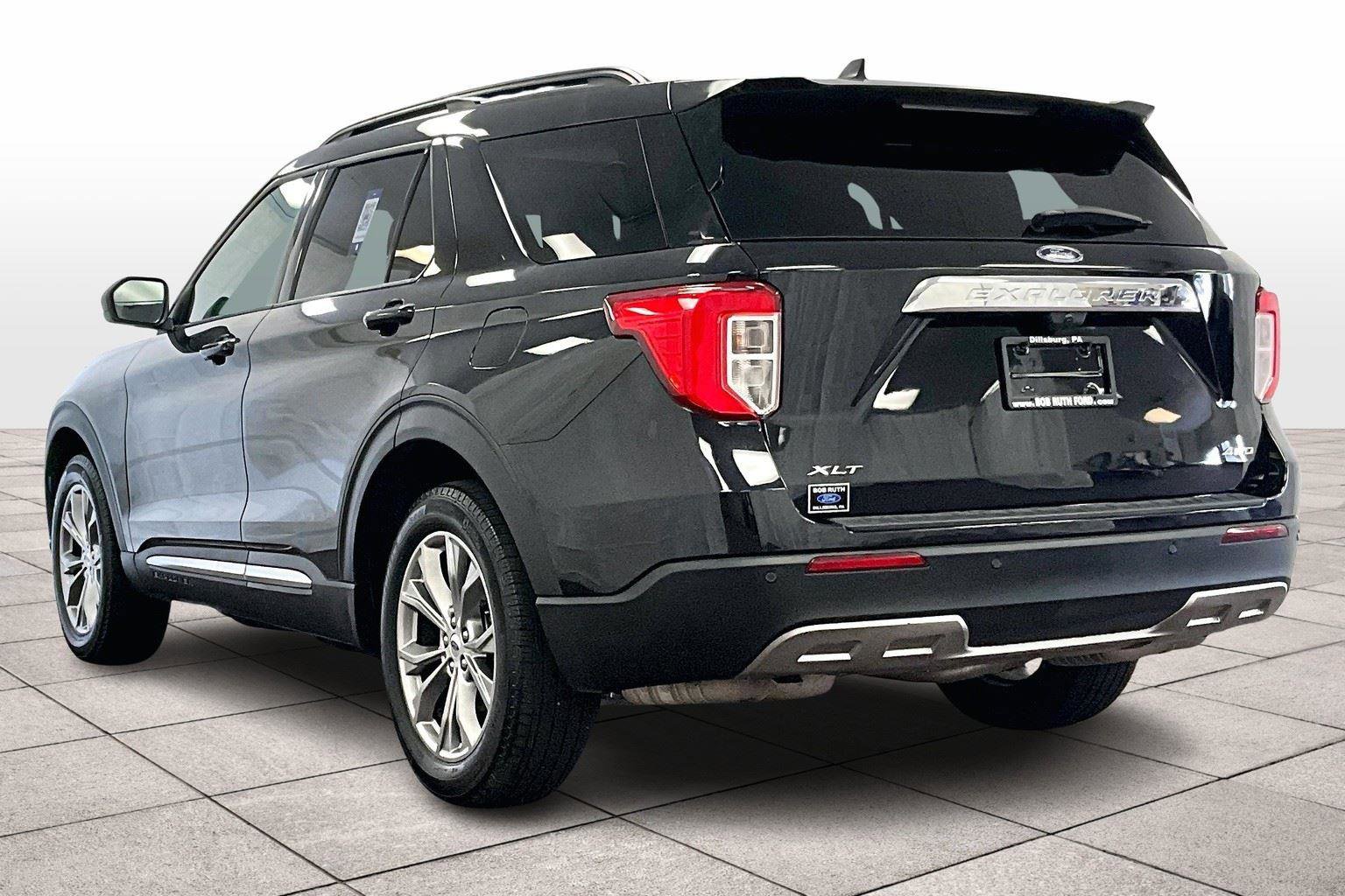 Certified 2021 Ford Explorer XLT w/ Equipment Group 202A image 10