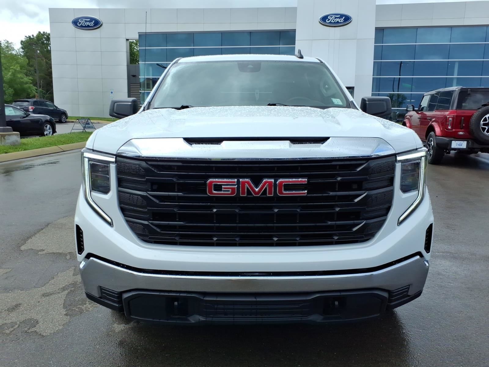 Used 2024 GMC Sierra 1500 Pro w/ Pro Value Package AWD/4WD image 8
