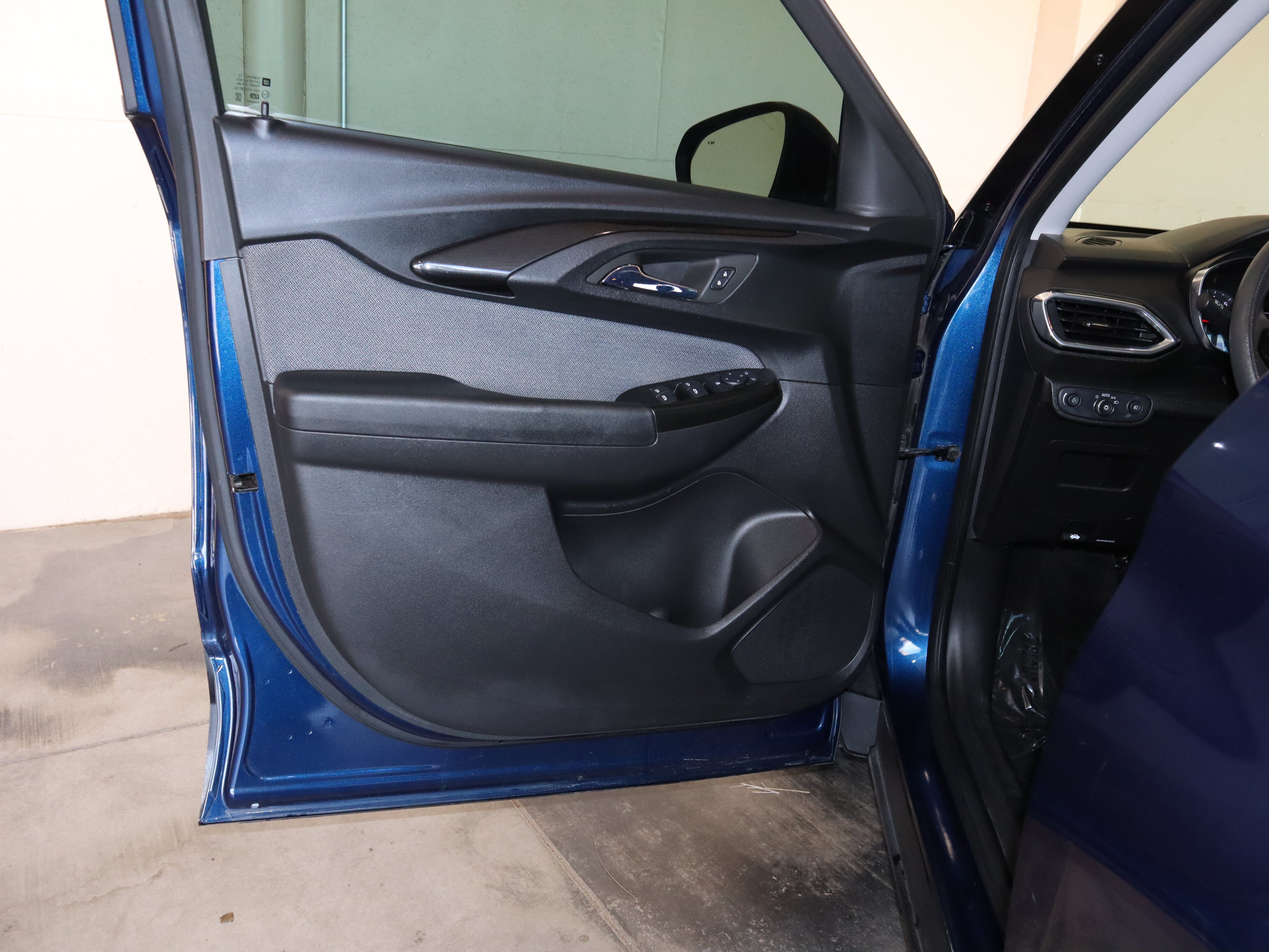 Used 2022 Chevrolet TrailBlazer LT w/ Convenience Package FWD image 31