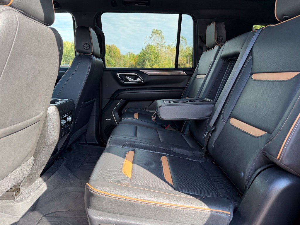 Used 2023 GMC Yukon XL AT4 w/ AT4 Premium Package AWD/4WD image 17