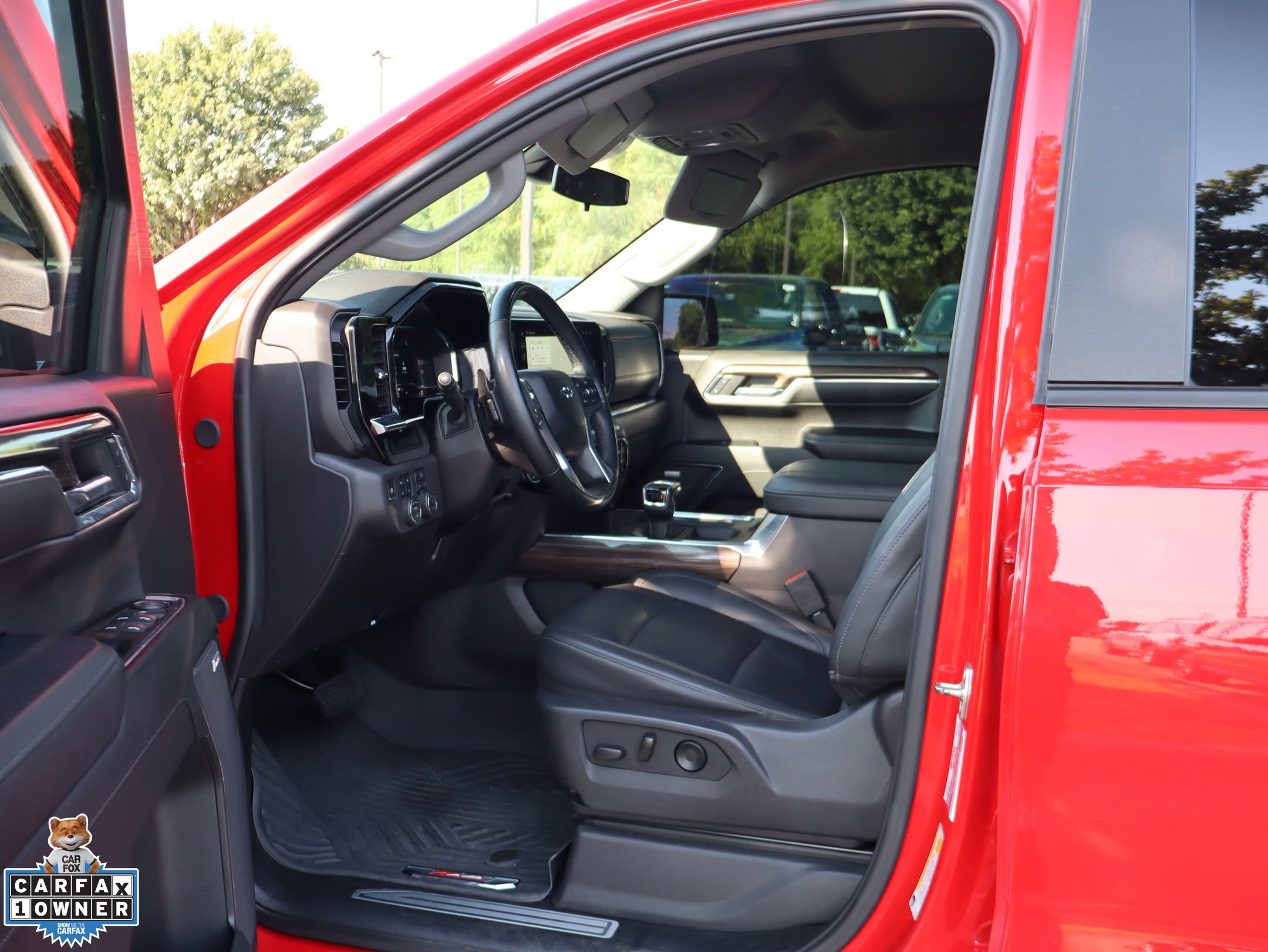 Used 2024 Chevrolet Silverado 1500 LT Trail Boss w/ Convenience Package II AWD/4WD image 25