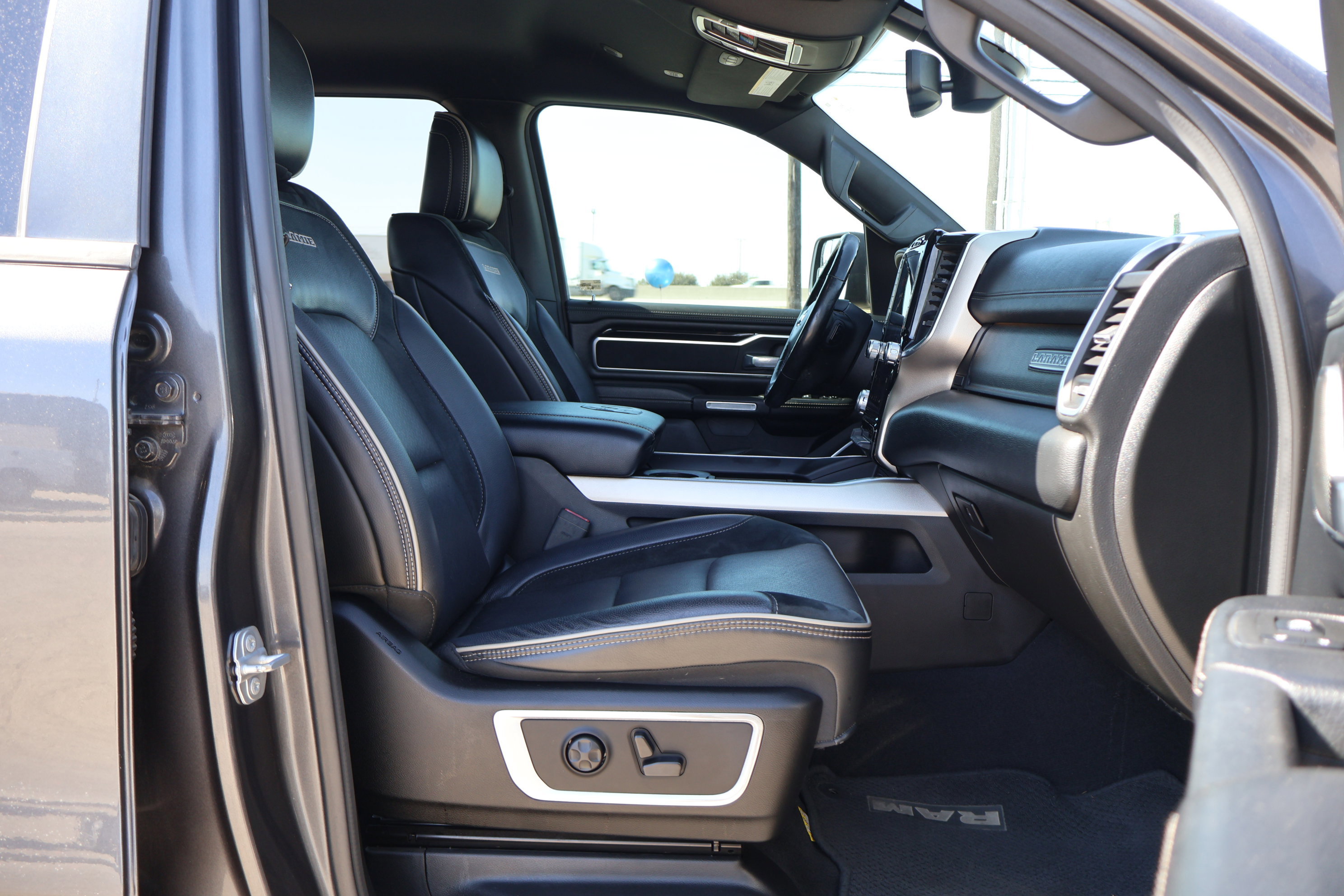 Used 2019 RAM 1500 Laramie image 35