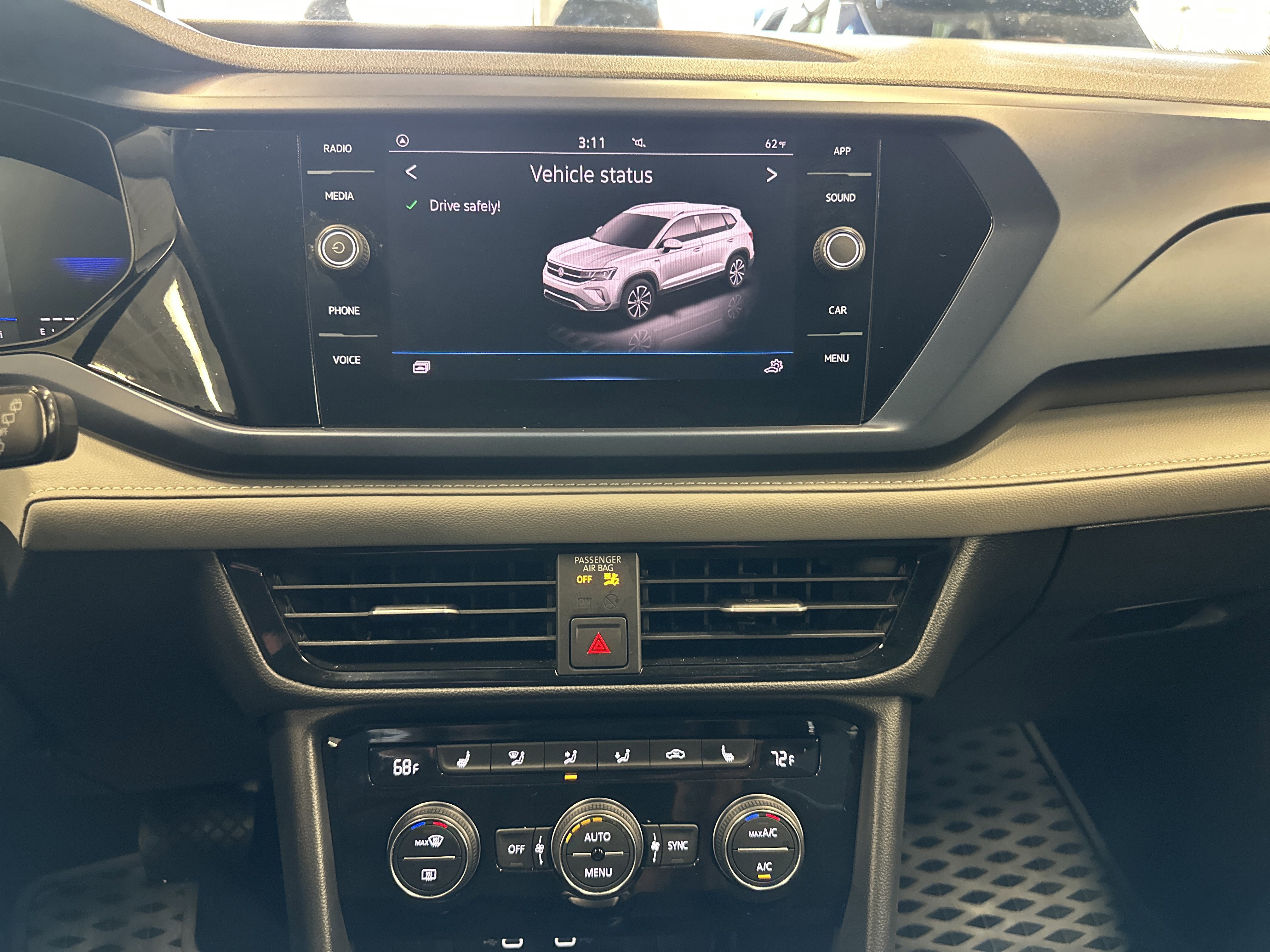 Used 2024 Volkswagen Taos SE image 12