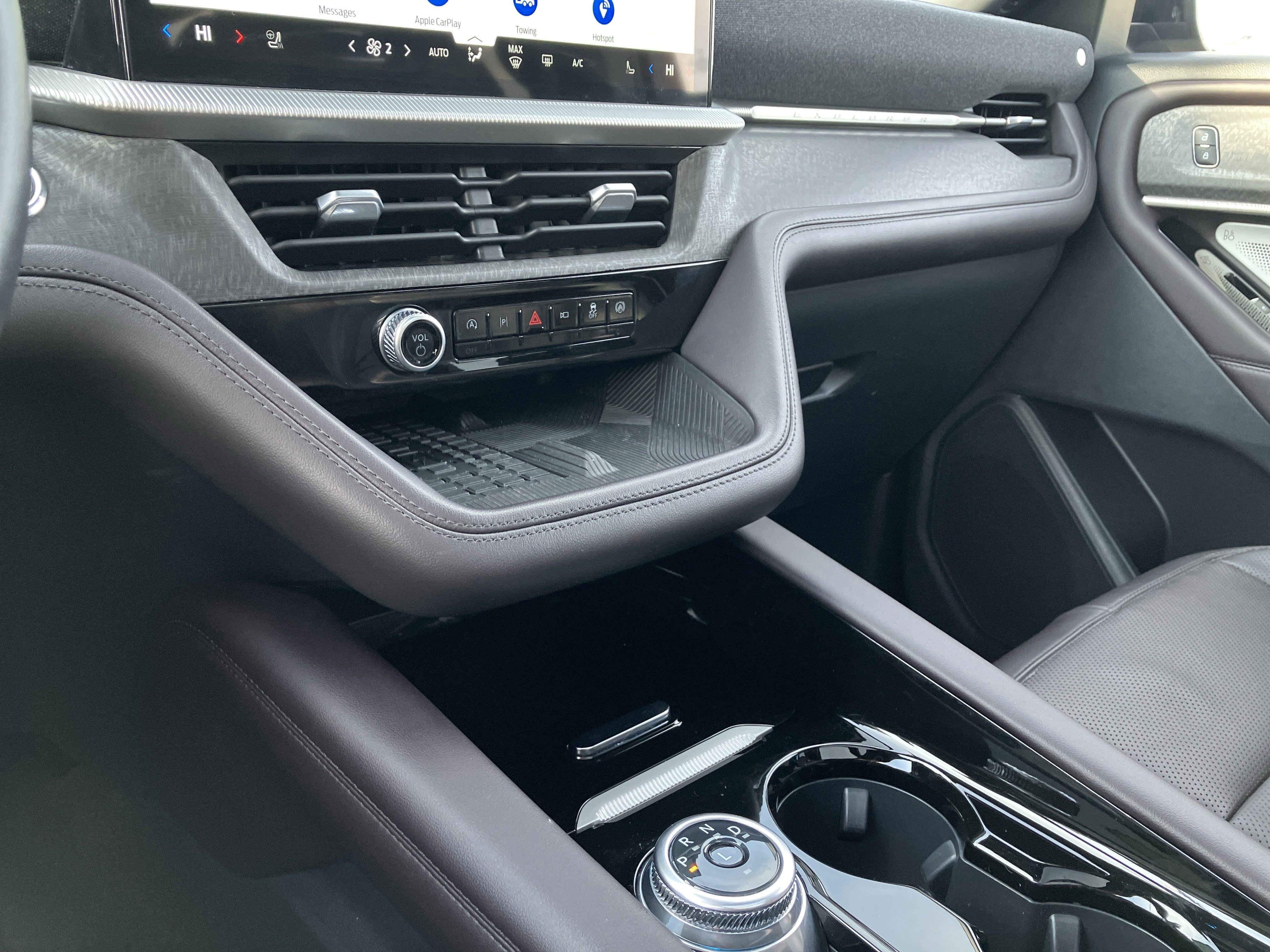 Certified 2025 Ford Explorer Platinum w/ LUX Leather Package image 41