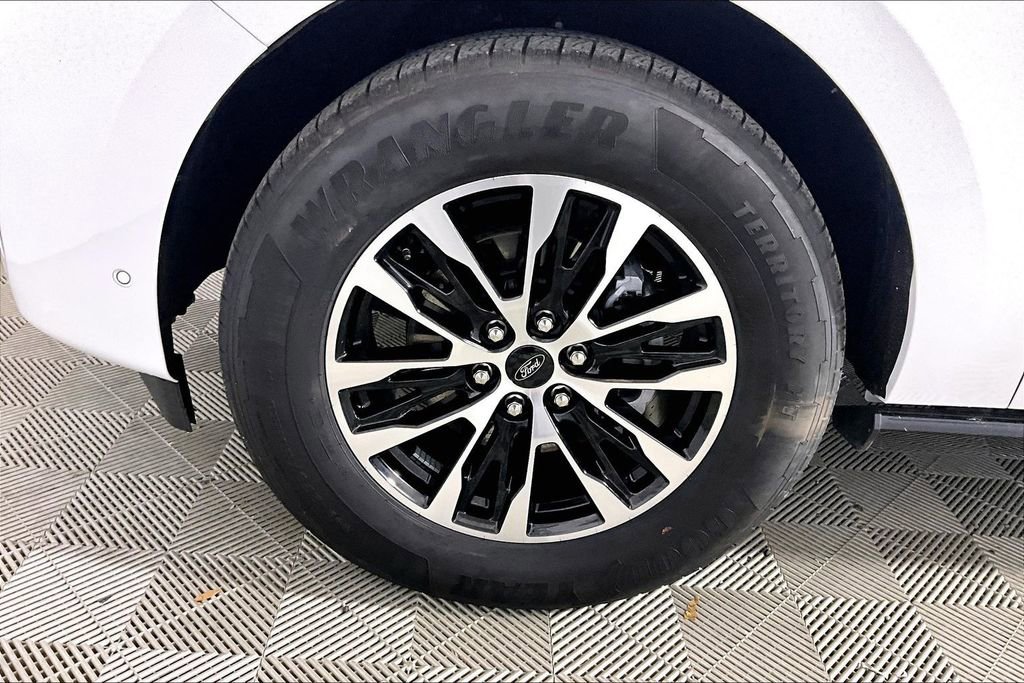 Certified 2025 Ford Expedition Platinum AWD/4WD image 7