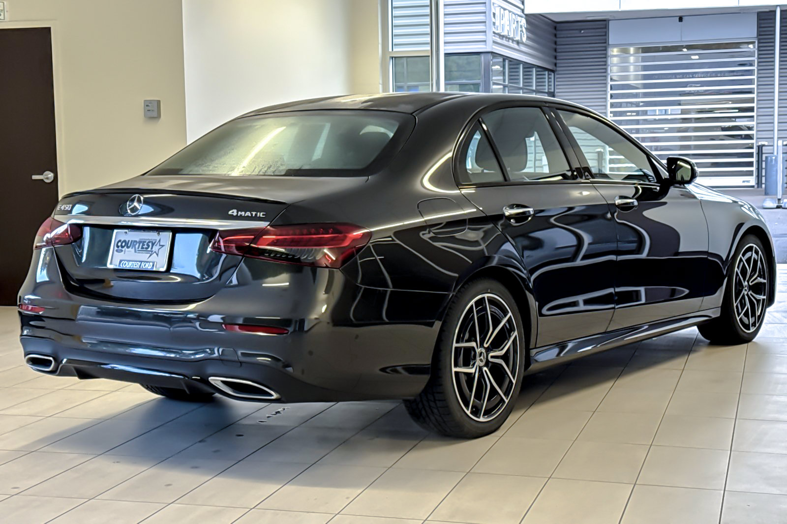 Used 2022 Mercedes-Benz E 450 4MATIC Sedan image 4
