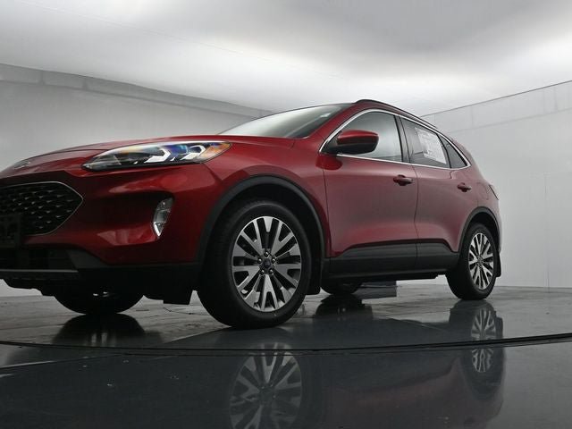 Certified 2022 Ford Escape Titanium w/ Class II Trailer Tow Package AWD/4WD image 31