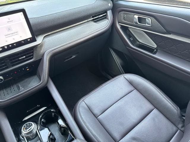 Certified 2025 Ford Explorer Platinum w/ LUX Leather Package AWD/4WD image 32
