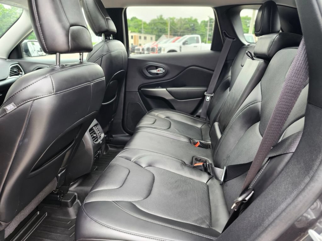 Used 2020 Jeep Cherokee Limited AWD/4WD image 16