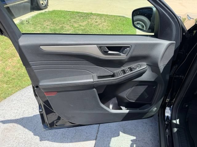Certified 2022 Ford Escape SE w/ SE Sport Appearance Package FWD image 8