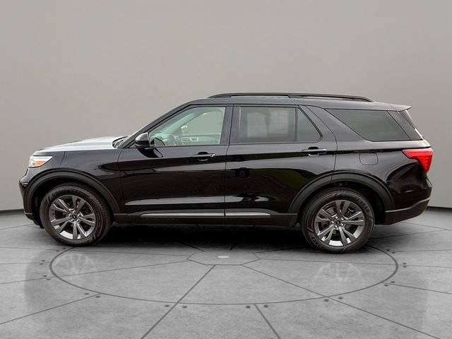 Certified 2023 Ford Explorer XLT w/ Equipment Group 202A AWD/4WD image 9