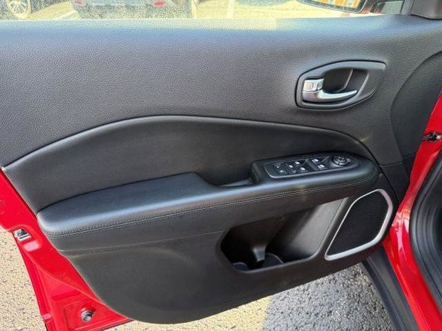 Used 2019 Jeep Compass Latitude AWD/4WD image 10