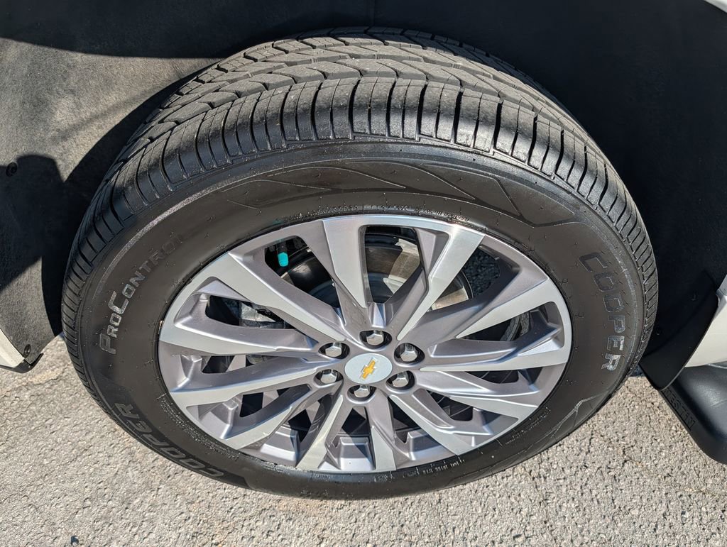 Used 2023 Chevrolet Traverse Premier FWD image 30