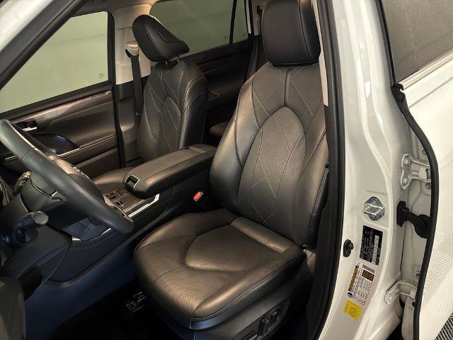 Used 2023 Toyota Highlander Platinum image 18