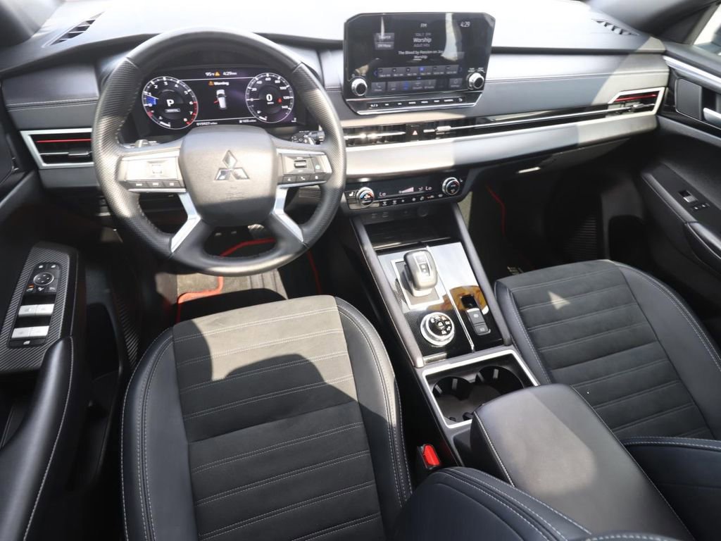 Used 2024 Mitsubishi Outlander SE Black Edition image 23